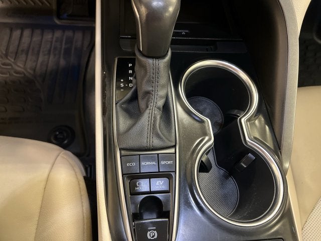 2020 Toyota Camry Hybrid XLE