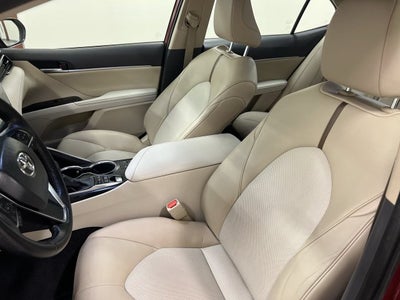 2020 Toyota Camry Hybrid XLE