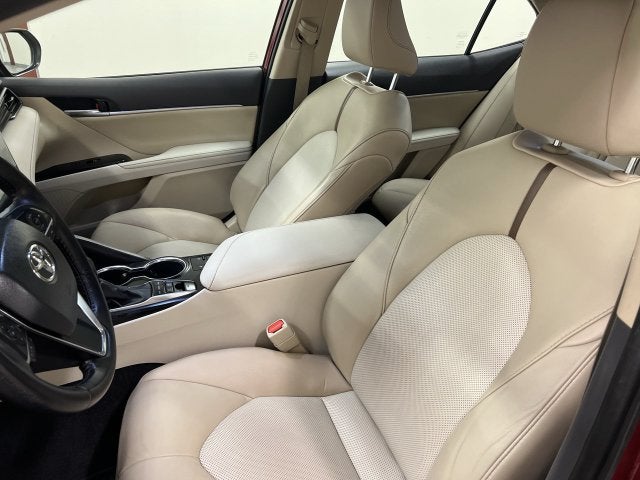 2020 Toyota Camry Hybrid XLE