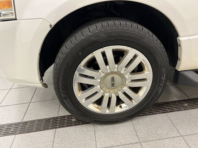 2013 Lincoln Navigator L Base