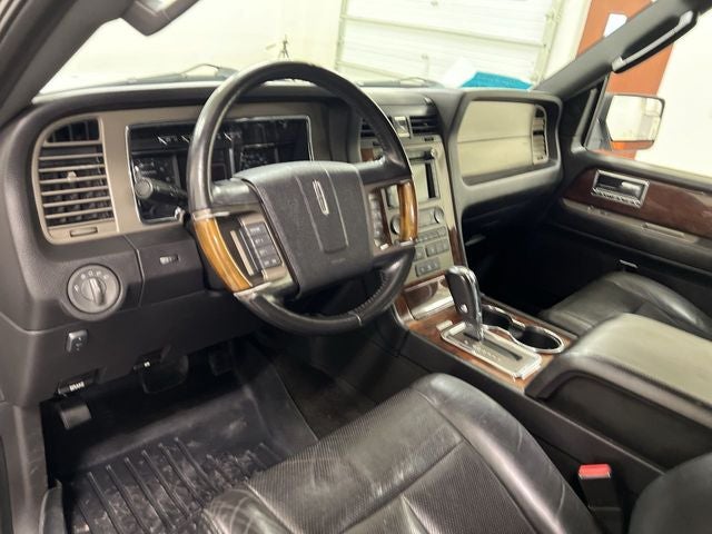 2013 Lincoln Navigator L Base