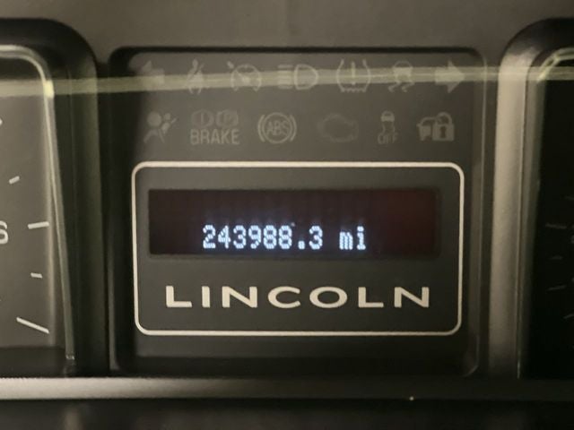 2013 Lincoln Navigator L Base
