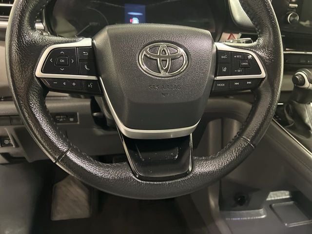 2024 Toyota Sienna XLE 8 Passenger