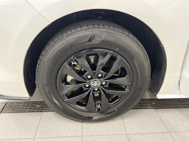 2024 Toyota Sienna XLE 8 Passenger