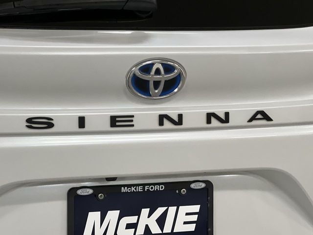 2024 Toyota Sienna XLE 8 Passenger