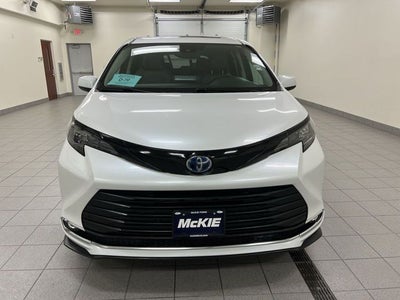 2024 Toyota Sienna XLE 8 Passenger