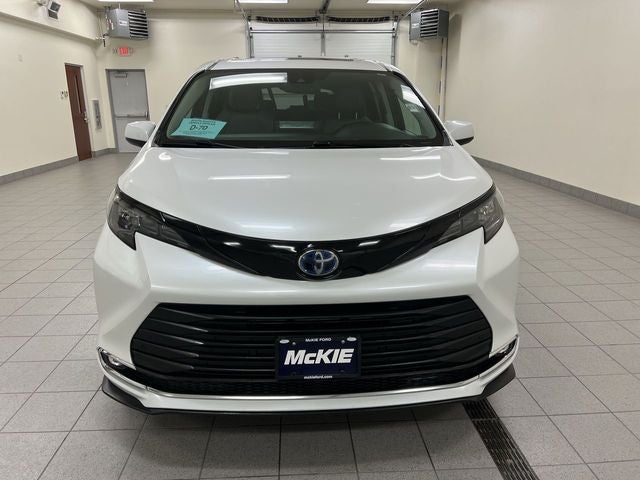 2024 Toyota Sienna XLE 8 Passenger