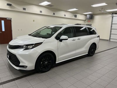 2024 Toyota Sienna XLE 8 Passenger