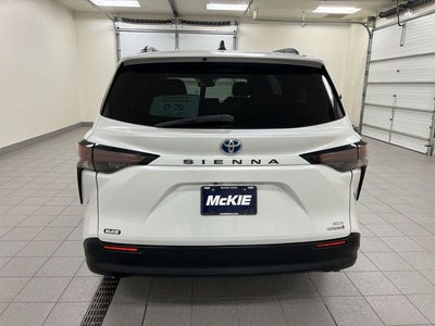 2024 Toyota Sienna XLE 8 Passenger