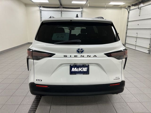 2024 Toyota Sienna XLE 8 Passenger