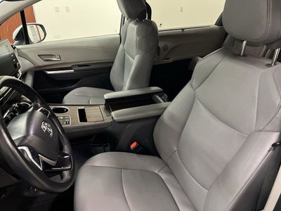 2024 Toyota Sienna XLE 8 Passenger