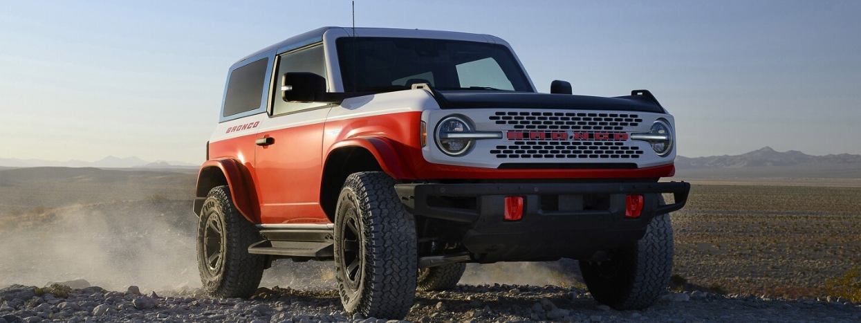 2024 Ford Bronco side by side comparison showing the front and back