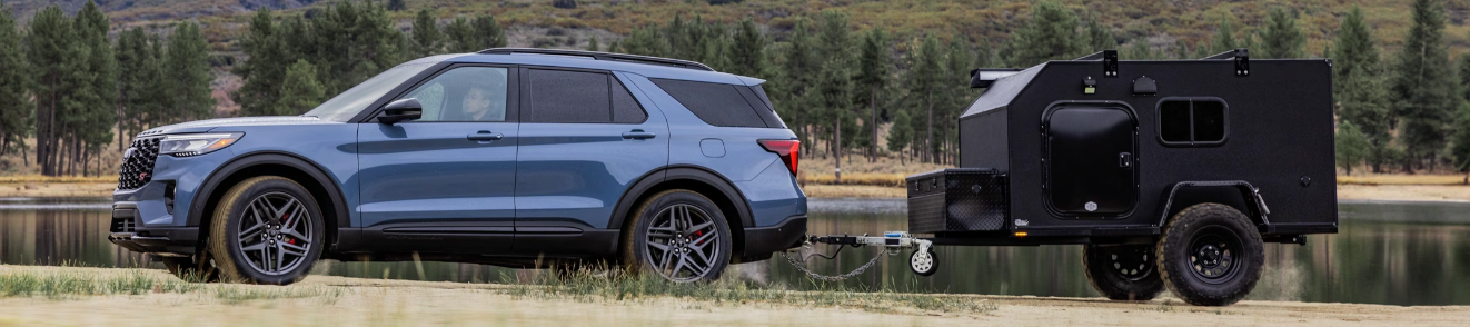Ford Explorer next to a Toyota Highlander